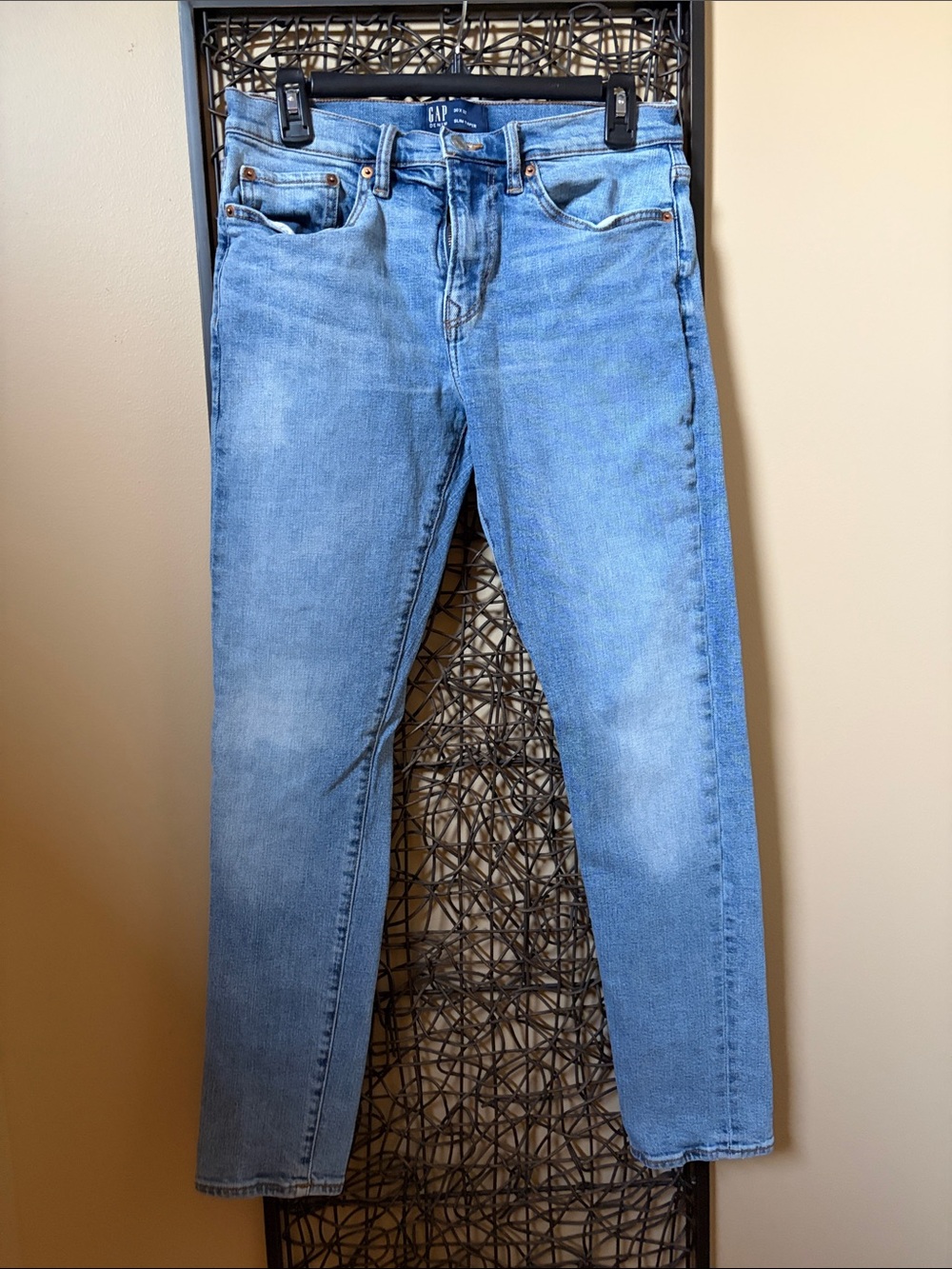 GAP Slim Men's Jeans in Light Blue Wash